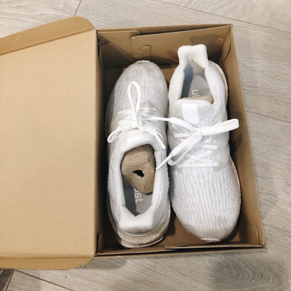 ADIDAS ULTRA BOOST